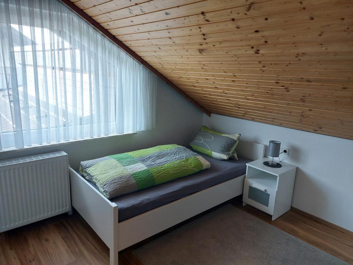 Moderne Ferienwohnung - Neu Renoviert - Ruhige Lage Waldachtal Exteriör bild