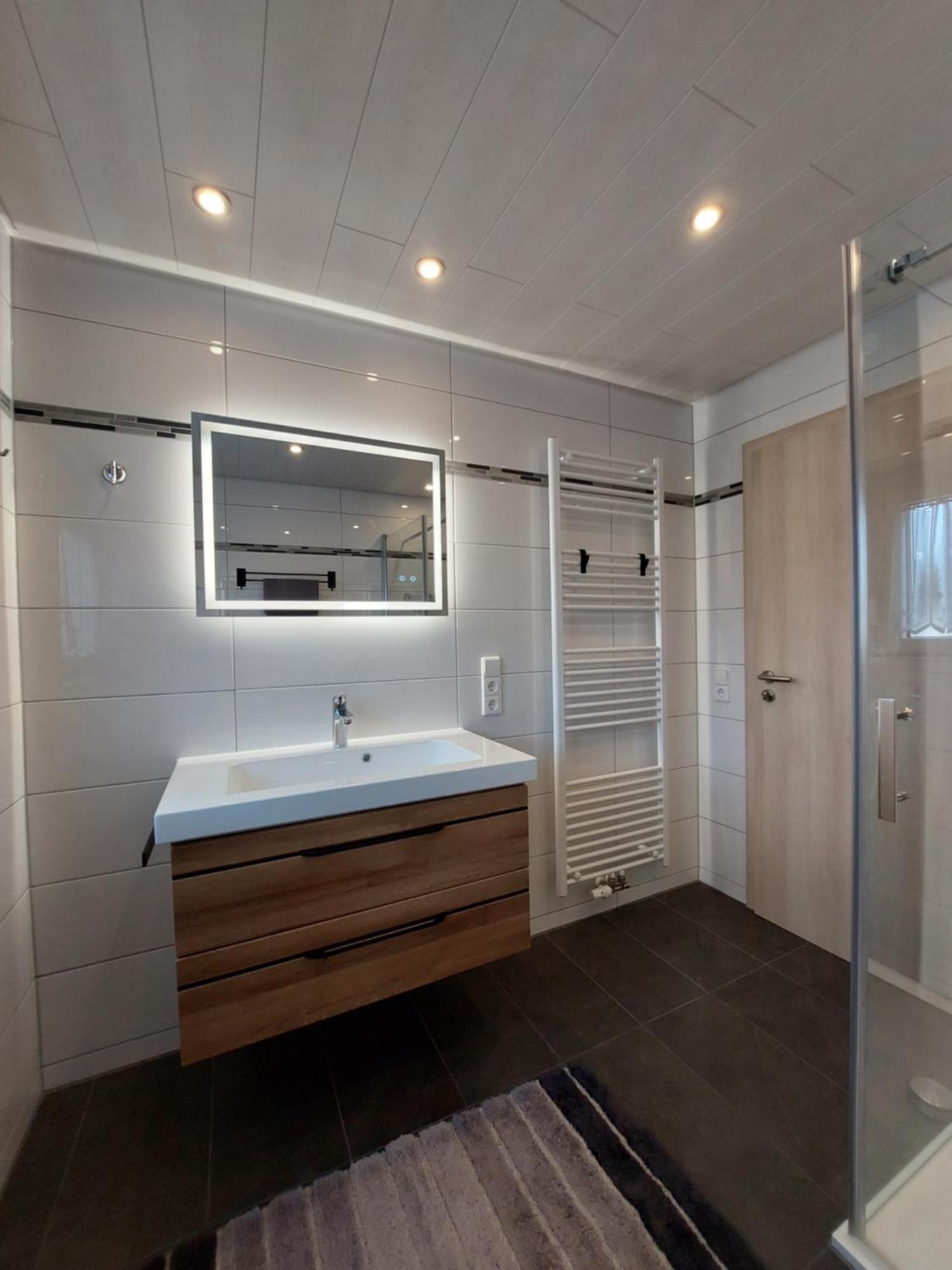 Moderne Ferienwohnung - Neu Renoviert - Ruhige Lage Waldachtal Exteriör bild